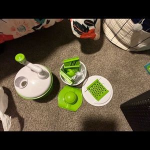 Salad bowl with extra attachments